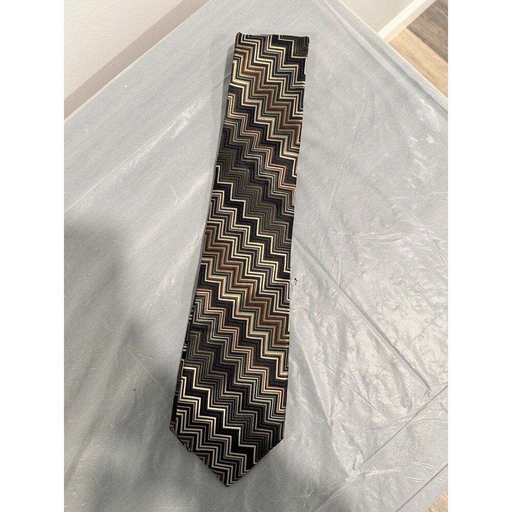 Stafford Essentials 100% Silk Zig Zag Chevron Mens Neck Tie Black Gold